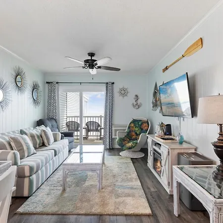 Bright And Sunny Condo With Stunning Oceanfront